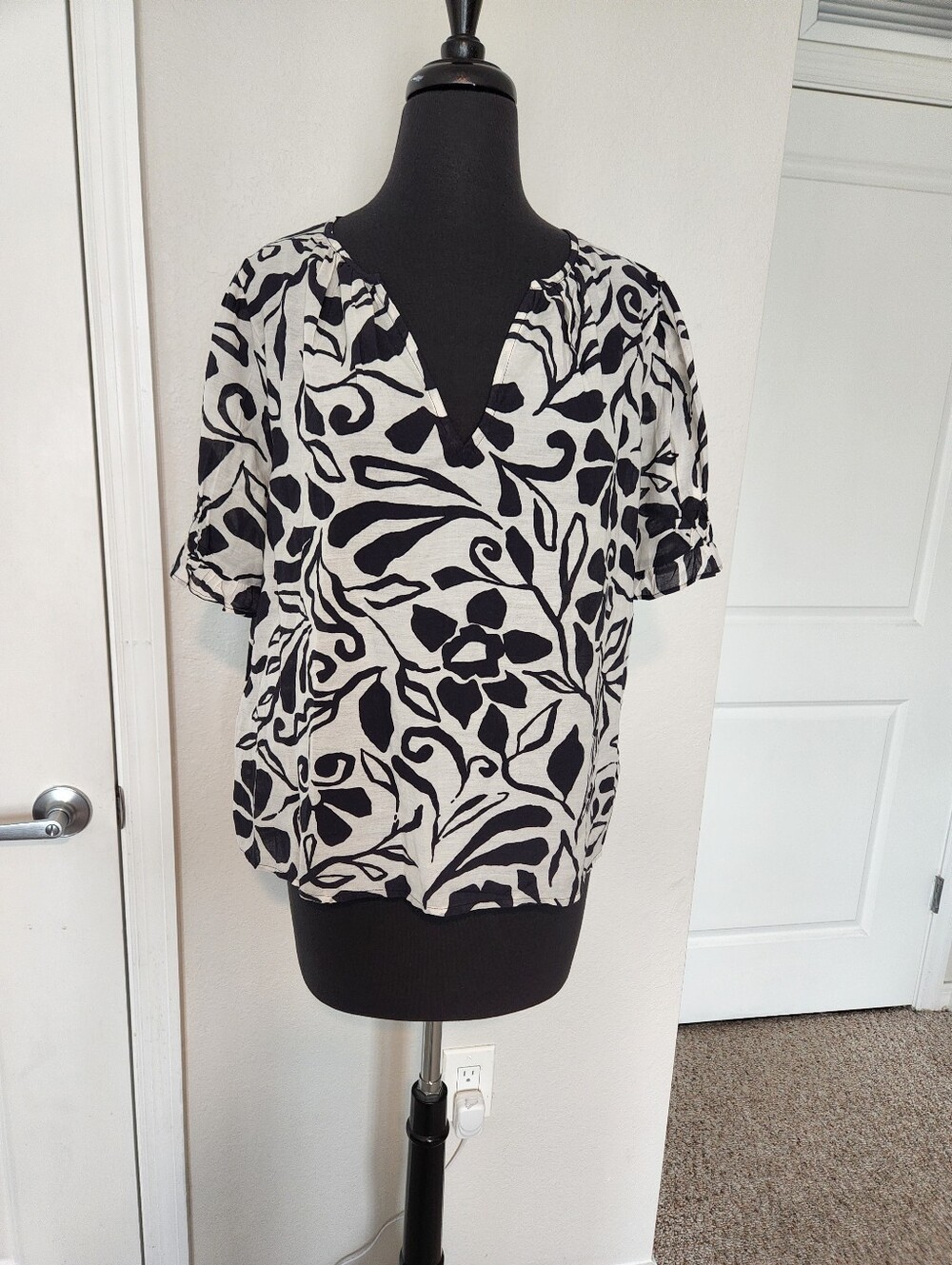 Velvet by Graham & Spencer Black & White Floral V-Neck Blouse - Picture 2 of 7